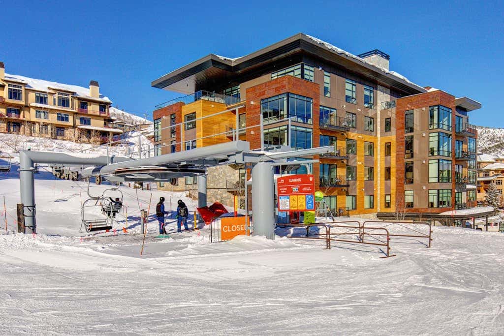All-Suite Ski-In,Ski-Out Haven with Lavish Interior, Heated Pool & 2 Hot Tubs