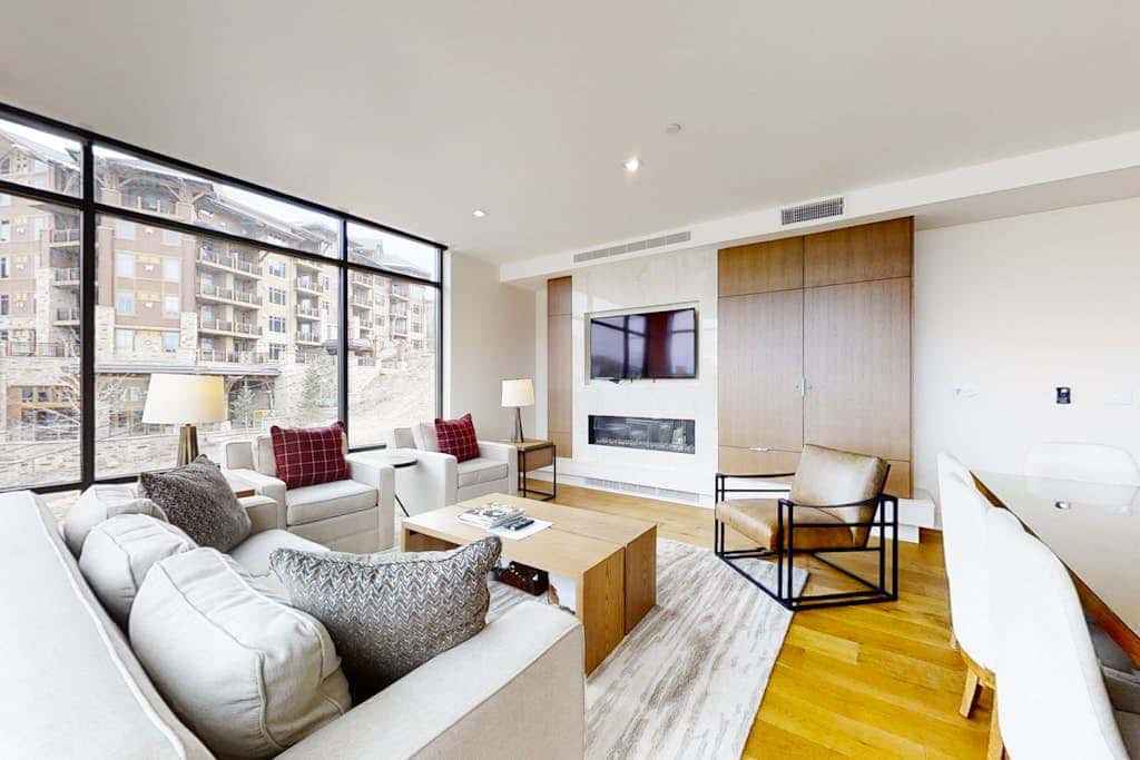 All-Suite Ski-In,Ski-Out Haven with Lavish Interior, Heated Pool & 2 Hot Tubs