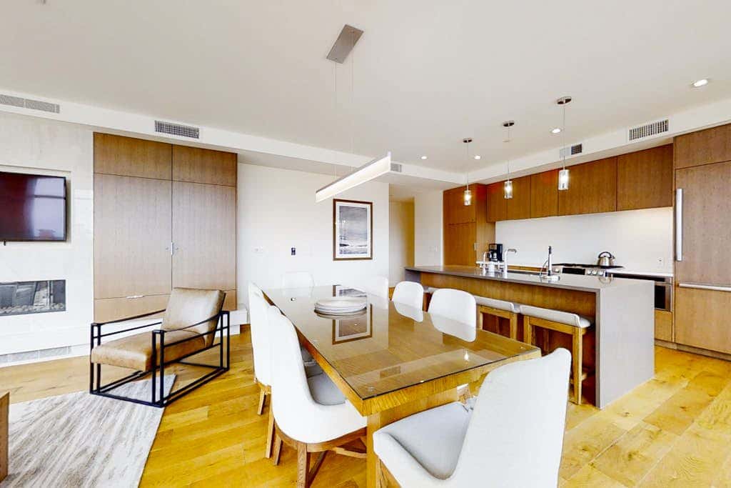 All-Suite Ski-In,Ski-Out Haven with Lavish Interior, Heated Pool & 2 Hot Tubs