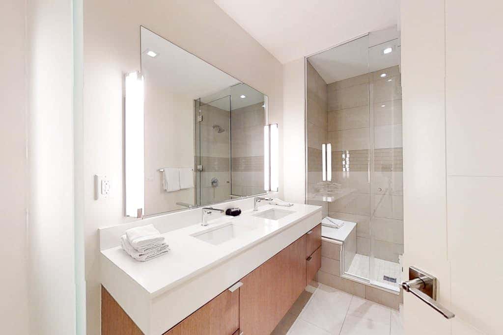 All-Suite Ski-In,Ski-Out Haven with Lavish Interior, Heated Pool & 2 Hot Tubs