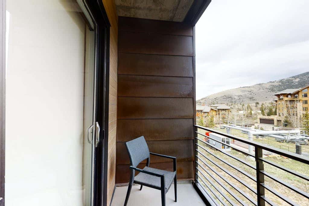 All-Suite Ski-In,Ski-Out Haven with Lavish Interior, Heated Pool & 2 Hot Tubs