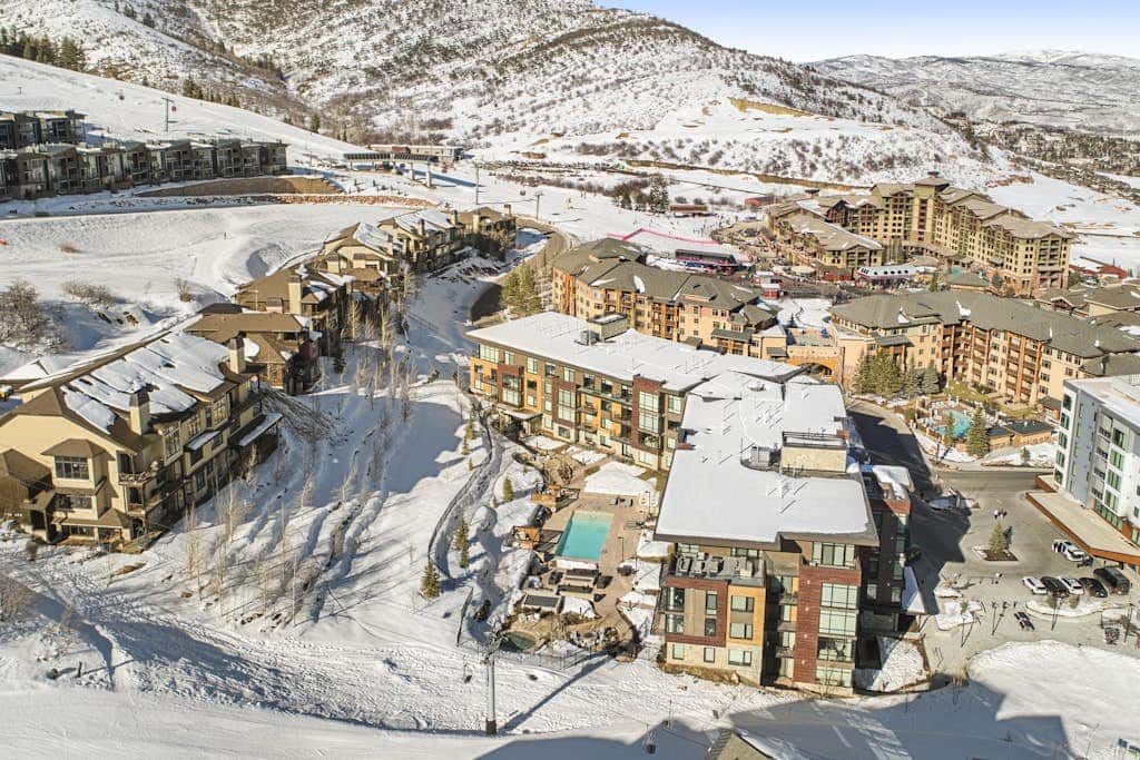 All-Suite Ski-In,Ski-Out Haven with Lavish Interior, Heated Pool & 2 Hot Tubs