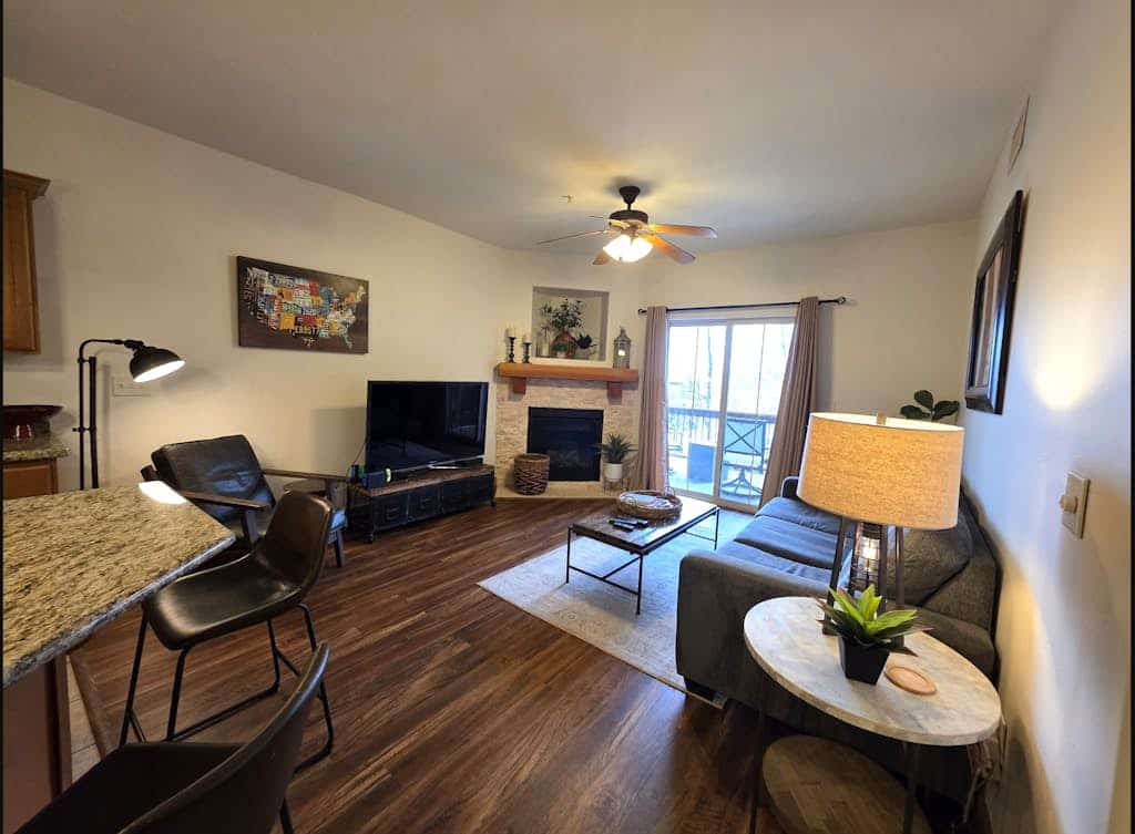 Spacious condo with pool, hot tub, garage, gym, & balcony - near Park City