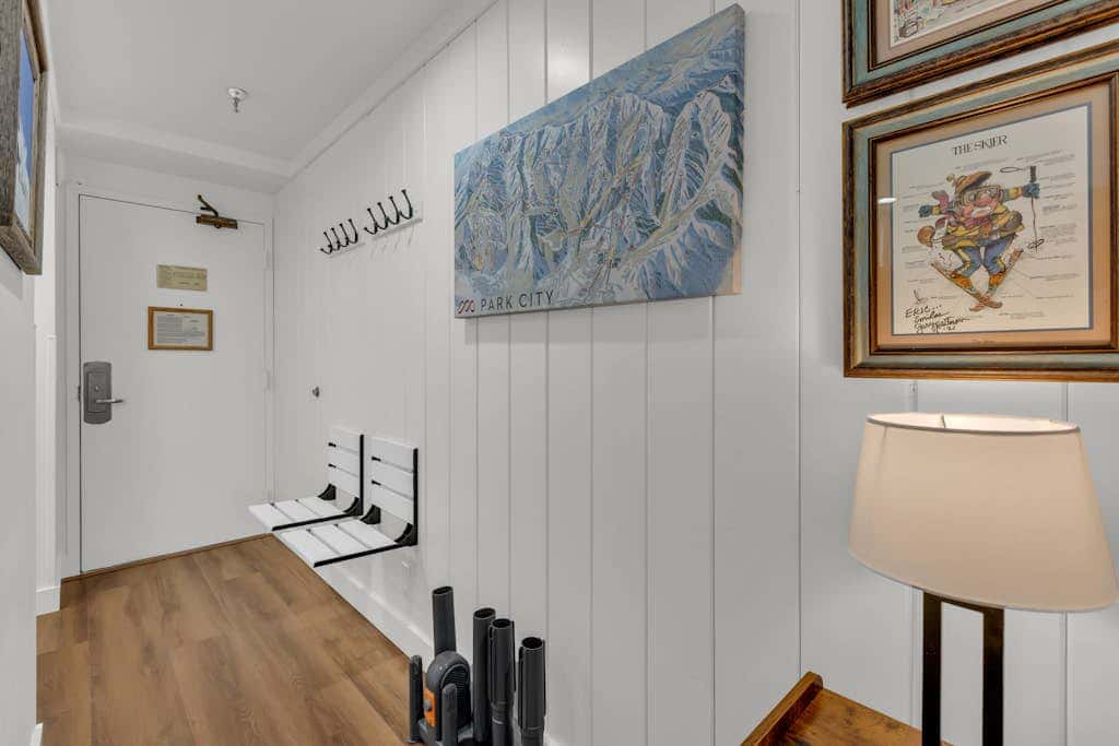Ski-in - ski-out condo with fireplace, pool, hot tub & sauna - walk to eateries