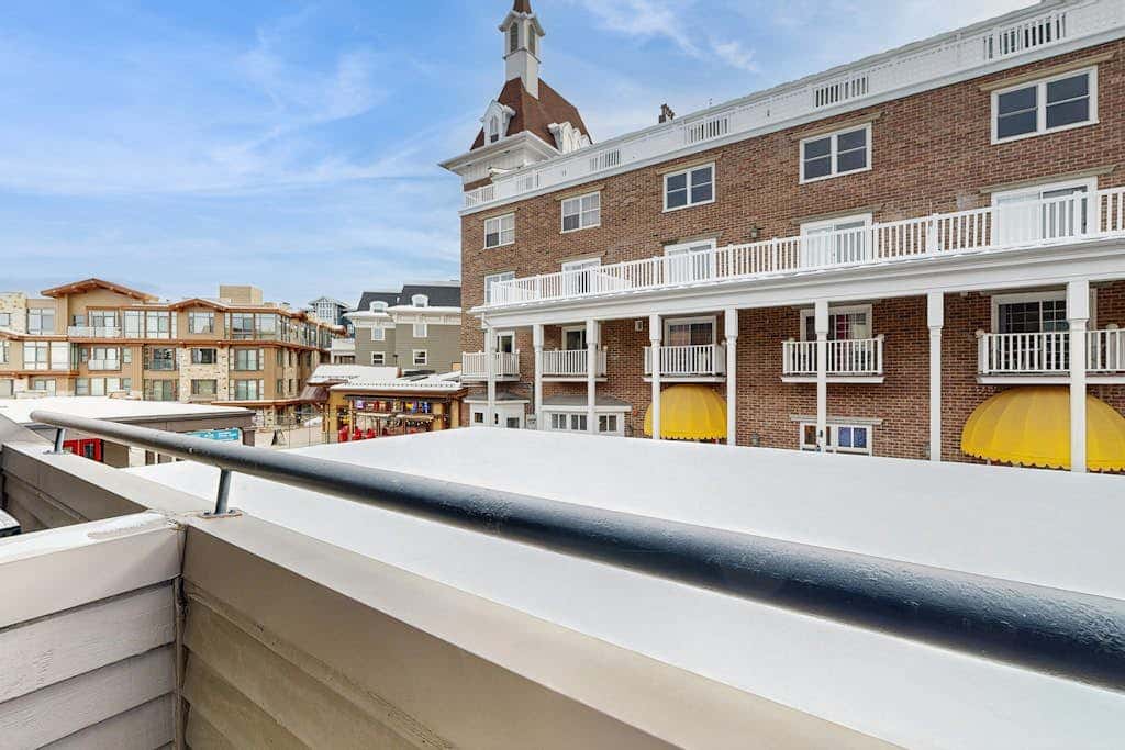 Ski-in - ski-out condo with fireplace, pool, hot tub & sauna - walk to eateries