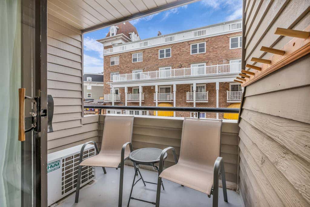 Ski-in - ski-out condo with fireplace, pool, hot tub & sauna - walk to eateries