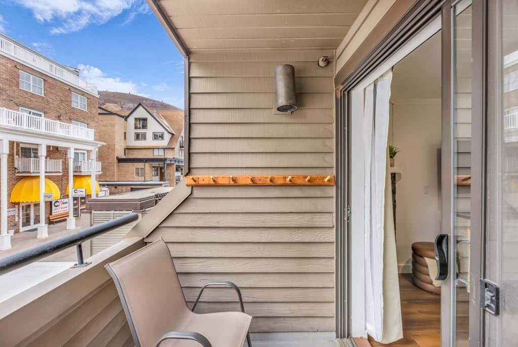 Ski-in - ski-out condo with fireplace, pool, hot tub & sauna - walk to eateries