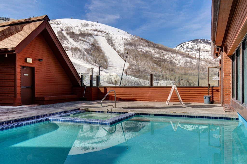 Ski-in - ski-out condo with fireplace, pool, hot tub & sauna - walk to eateries