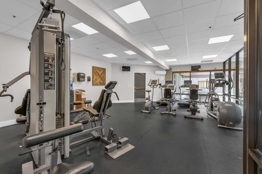 Ski-in - ski-out condo with fireplace, pool, hot tub & sauna - walk to eateries