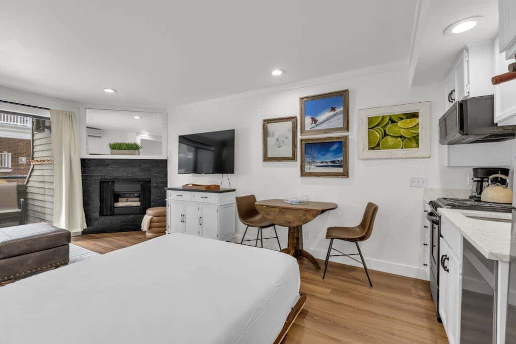 Ski-in - ski-out condo with fireplace, pool, hot tub & sauna - walk to eateries