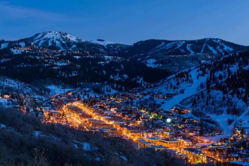 Ski-in - ski-out condo with fireplace, pool, hot tub & sauna - walk to eateries