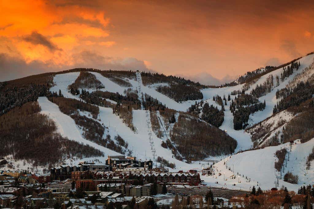 Ski-in - ski-out condo with fireplace, pool, hot tub & sauna - walk to eateries