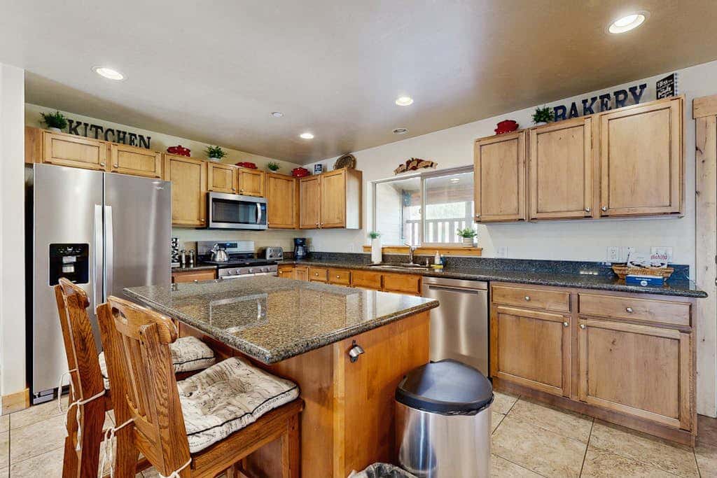 Bear Hollow Townhome with Private Hot Tub & EV Charger