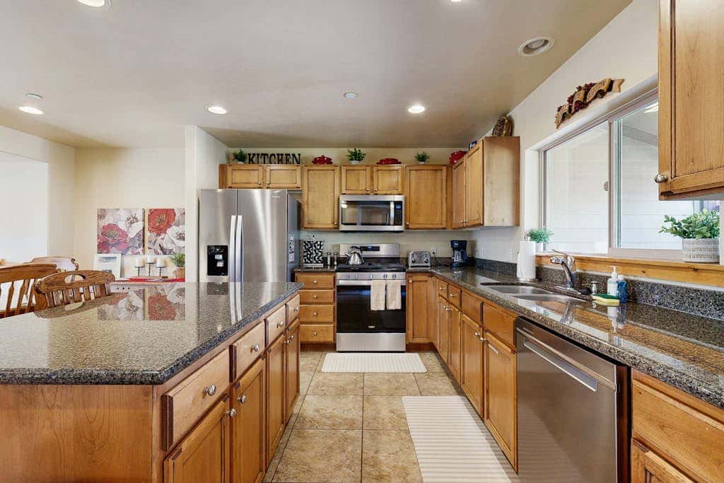 Bear Hollow Townhome with Private Hot Tub & EV Charger