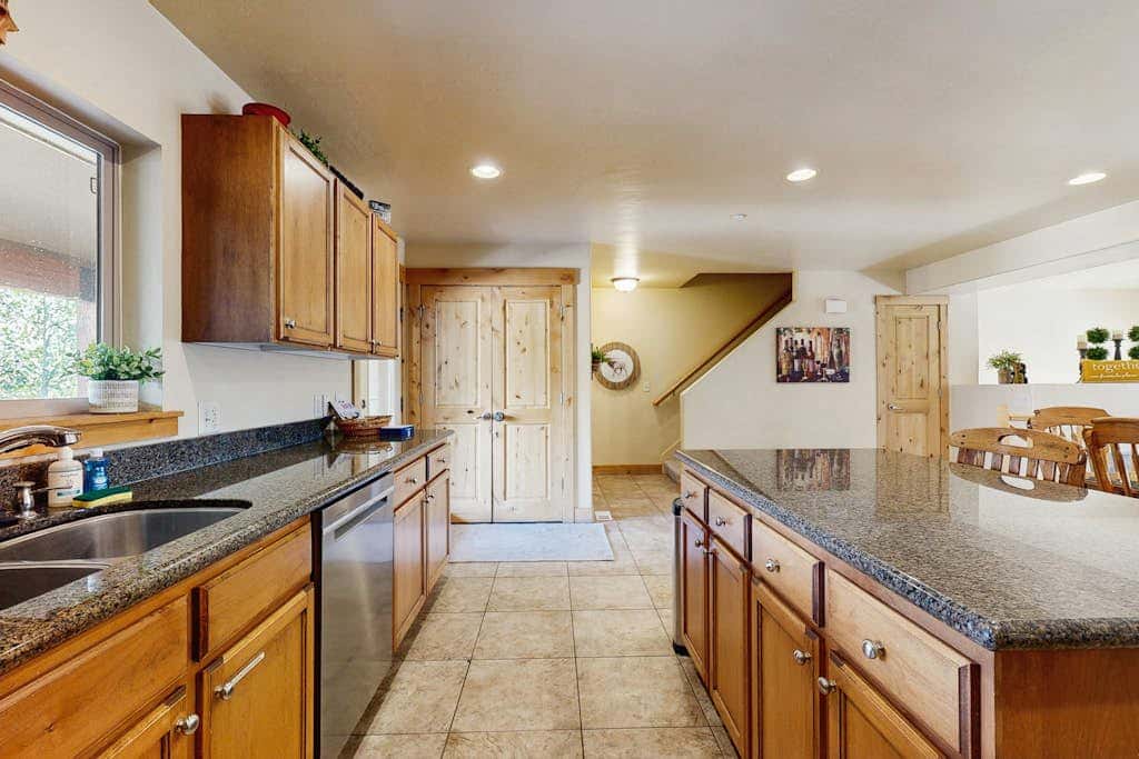 Bear Hollow Townhome with Private Hot Tub & EV Charger