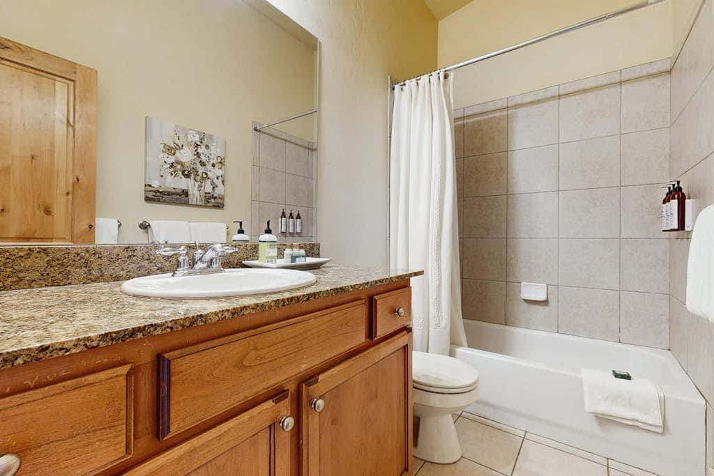 Bear Hollow Townhome with Private Hot Tub & EV Charger