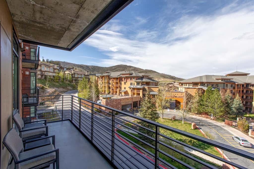 Premier Ski-in/Out Luxury Retreat w/Views & Hot Tub