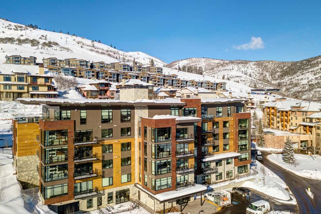 Premier Ski-in/Out Luxury Retreat w/Views & Hot Tub