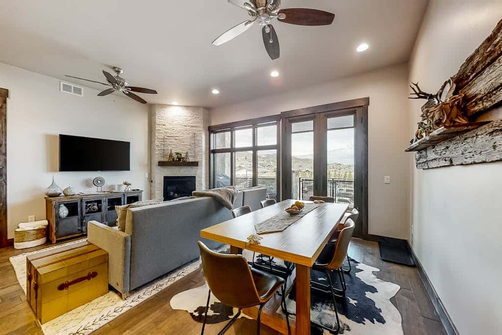 Luxe, well-appointed condo at the base of Park City Resort with hot tub & pool