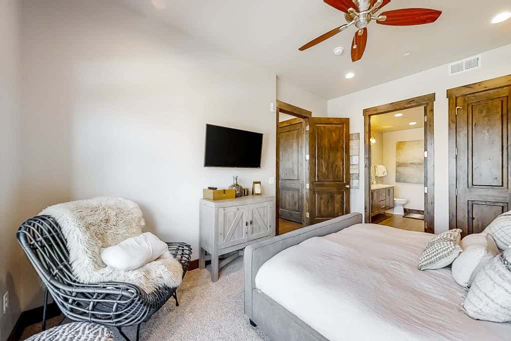Luxe, well-appointed condo at the base of Park City Resort with hot tub & pool