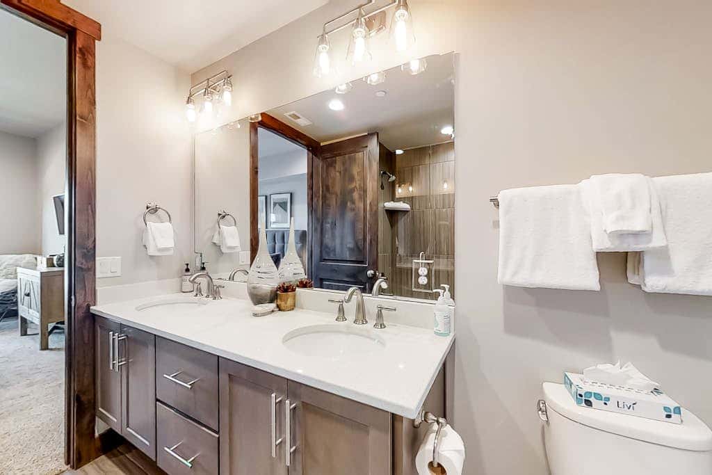 Luxe, well-appointed condo at the base of Park City Resort with hot tub & pool