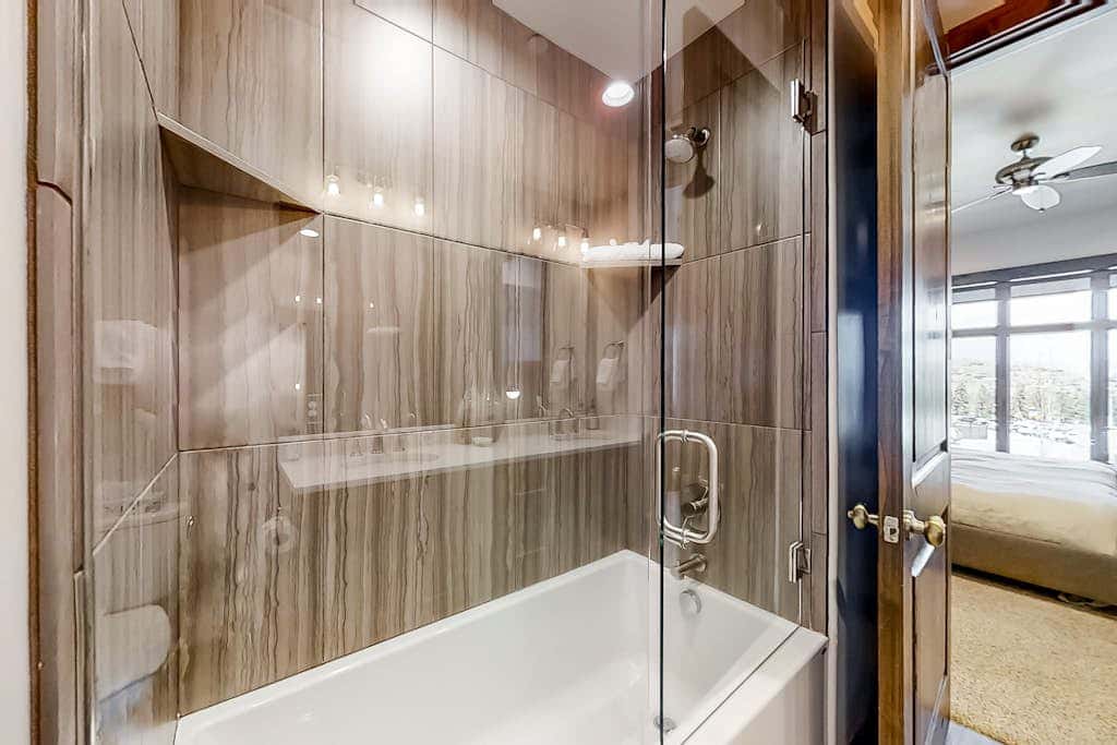 Luxe, well-appointed condo at the base of Park City Resort with hot tub & pool