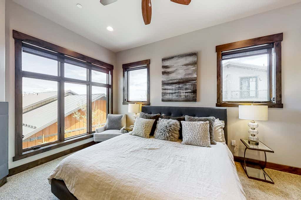 Luxe, well-appointed condo at the base of Park City Resort with hot tub & pool