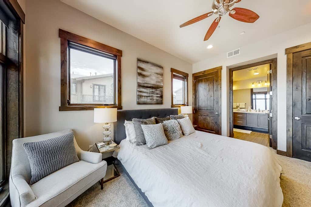 Luxe, well-appointed condo at the base of Park City Resort with hot tub & pool