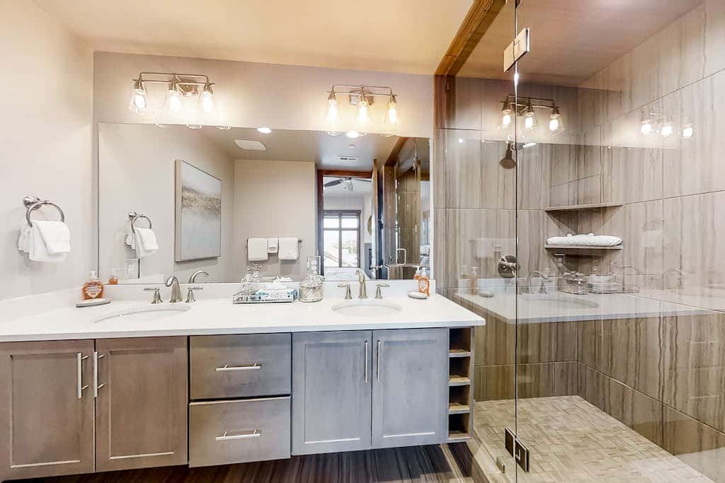 Luxe, well-appointed condo at the base of Park City Resort with hot tub & pool