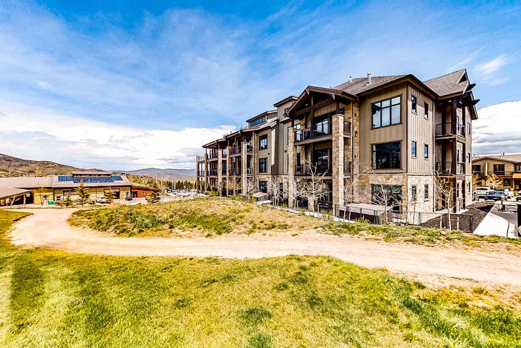 Luxe, well-appointed condo at the base of Park City Resort with hot tub & pool