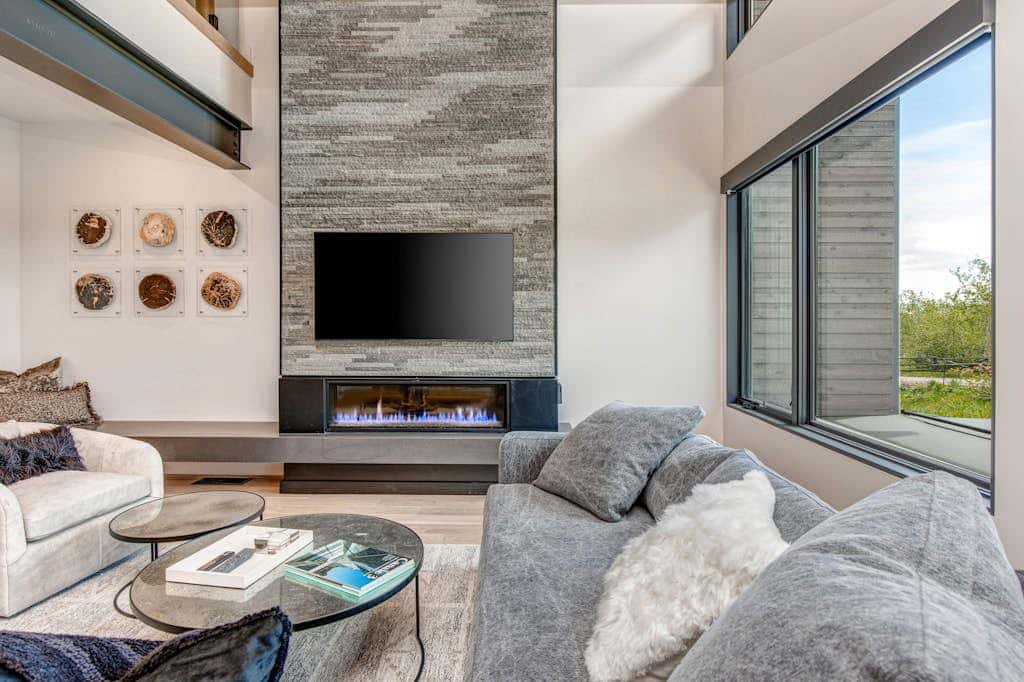 Updated home with a private hot tub, fireplace, & mountain views - dog friendly