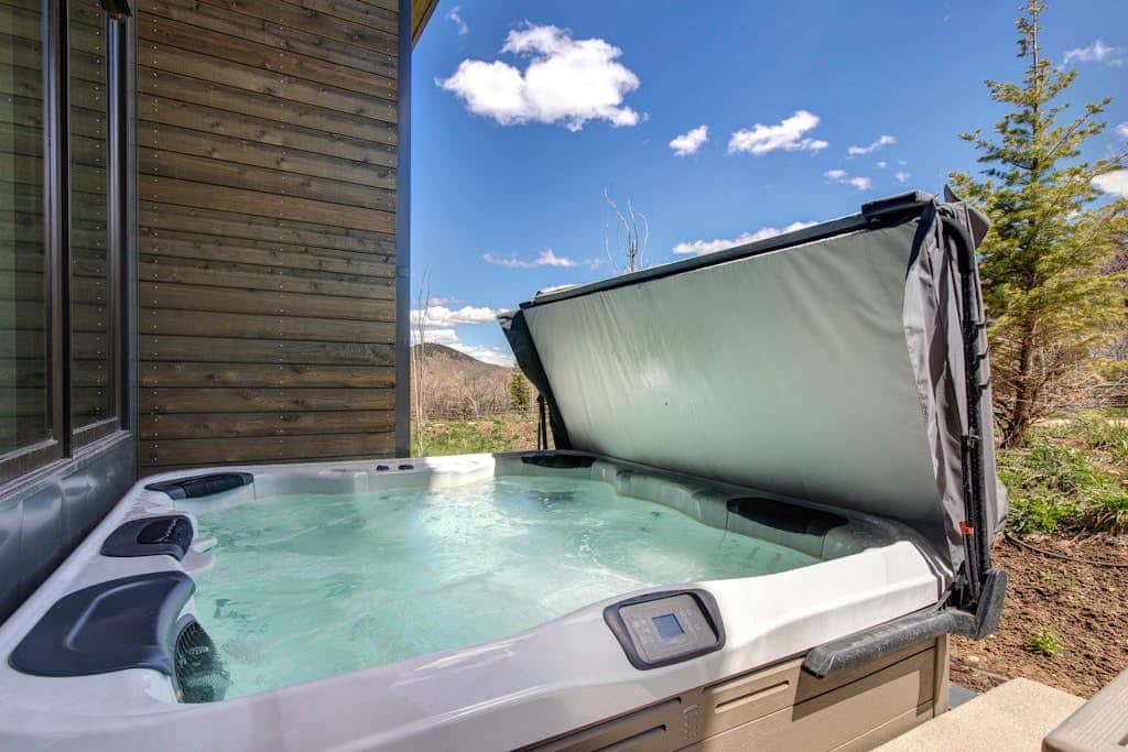 Updated home with a private hot tub, fireplace, & mountain views - dog friendly