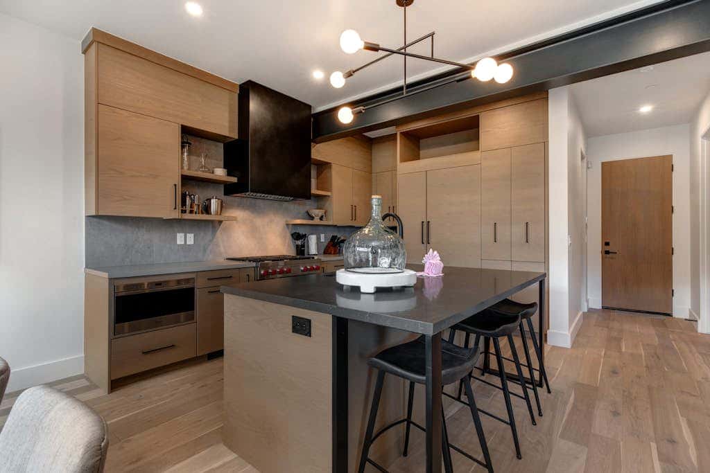 Updated home with a private hot tub, fireplace, & mountain views - dog friendly