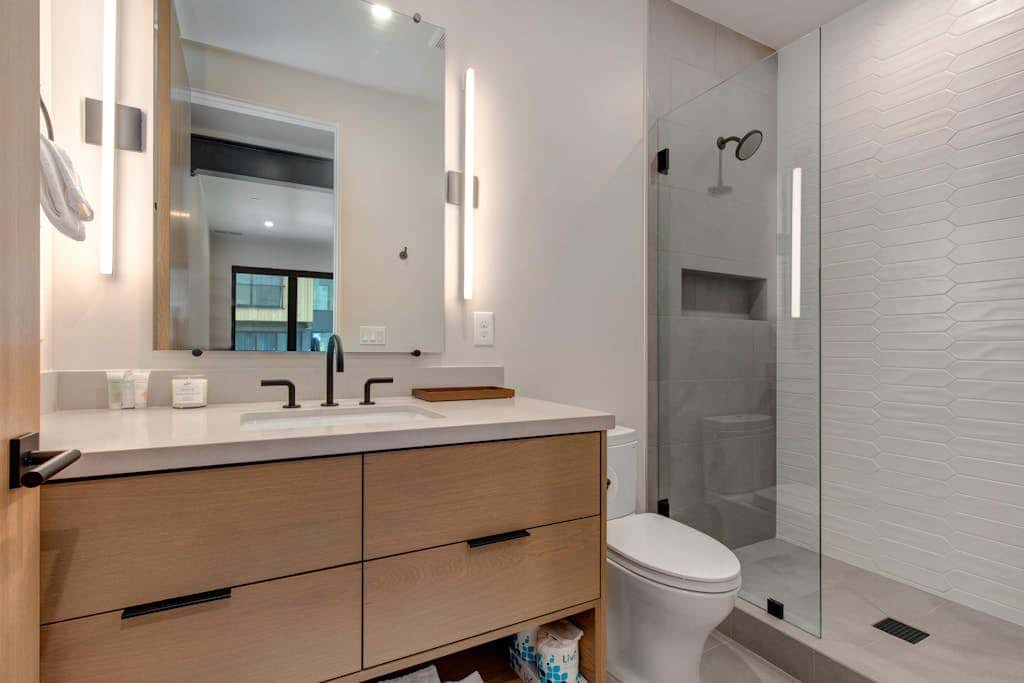 Updated home with a private hot tub, fireplace, & mountain views - dog friendly