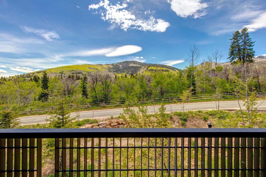 Updated home with a private hot tub, fireplace, & mountain views - dog friendly