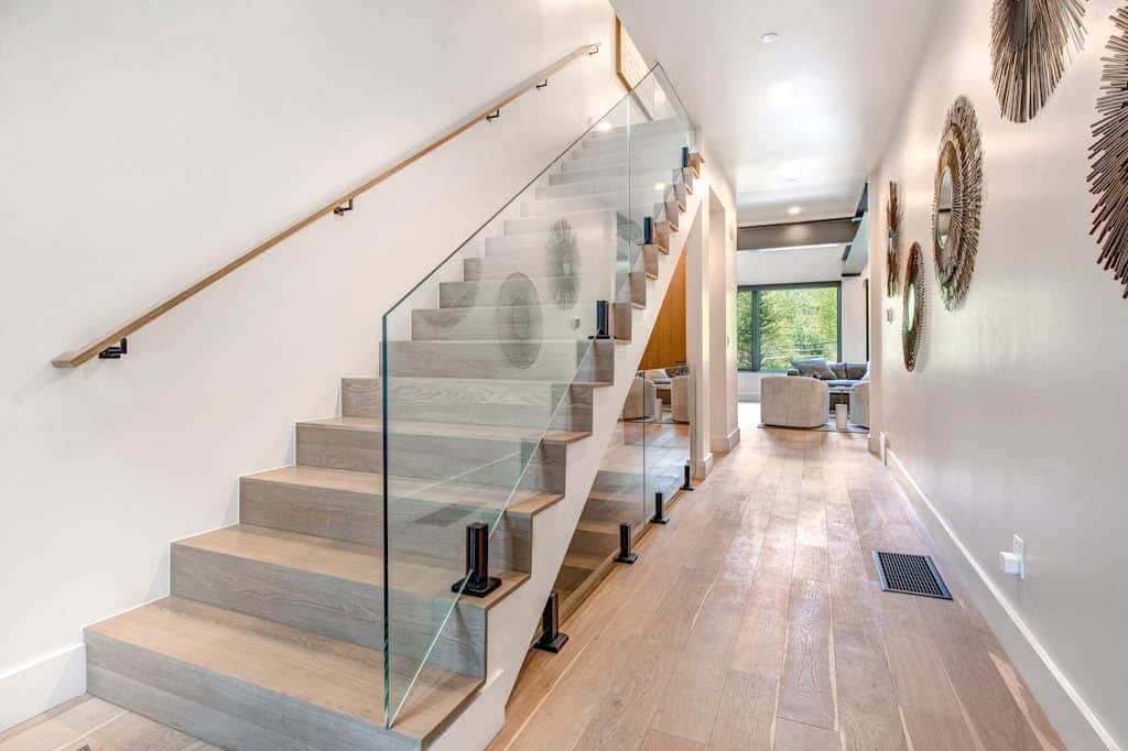 Updated home with a private hot tub, fireplace, & mountain views - dog friendly