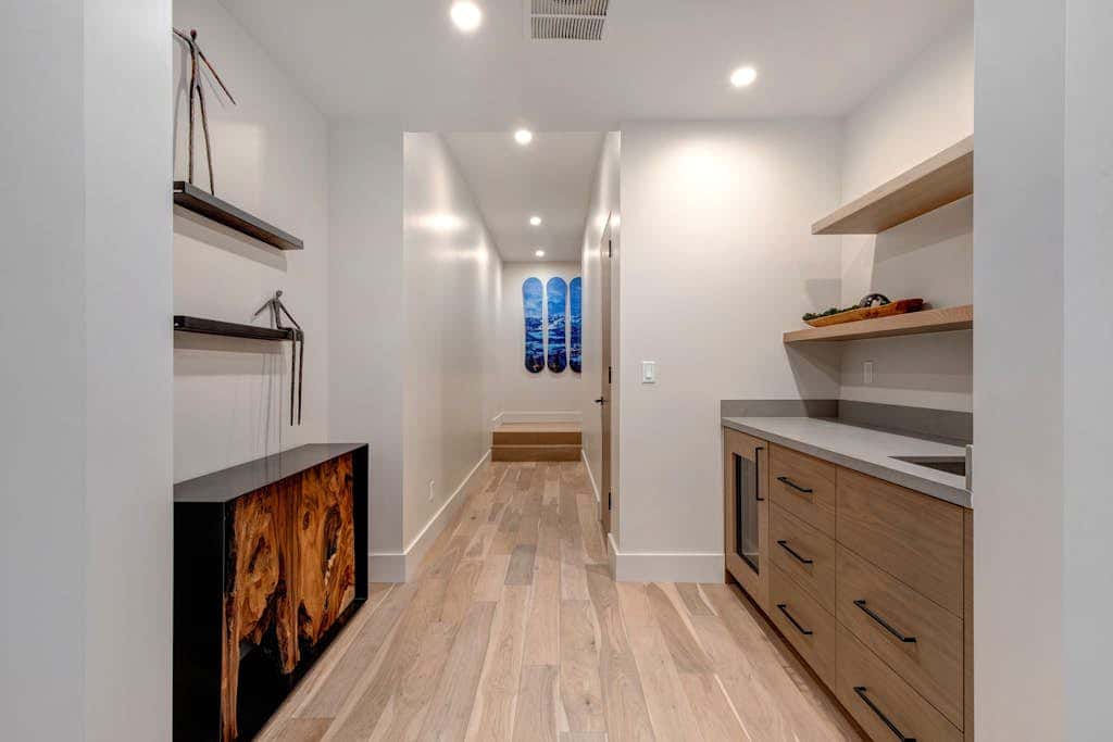 Updated home with a private hot tub, fireplace, & mountain views - dog friendly