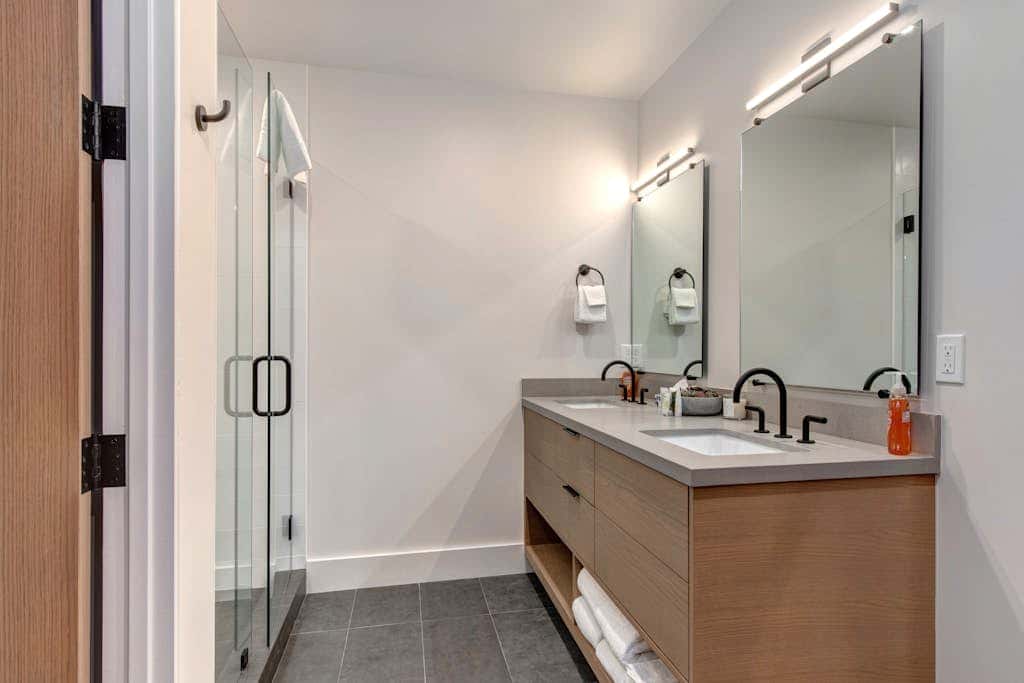 Updated home with a private hot tub, fireplace, & mountain views - dog friendly