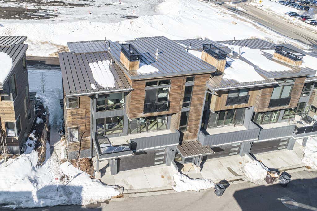 Updated home with a private hot tub, fireplace, & mountain views - dog friendly