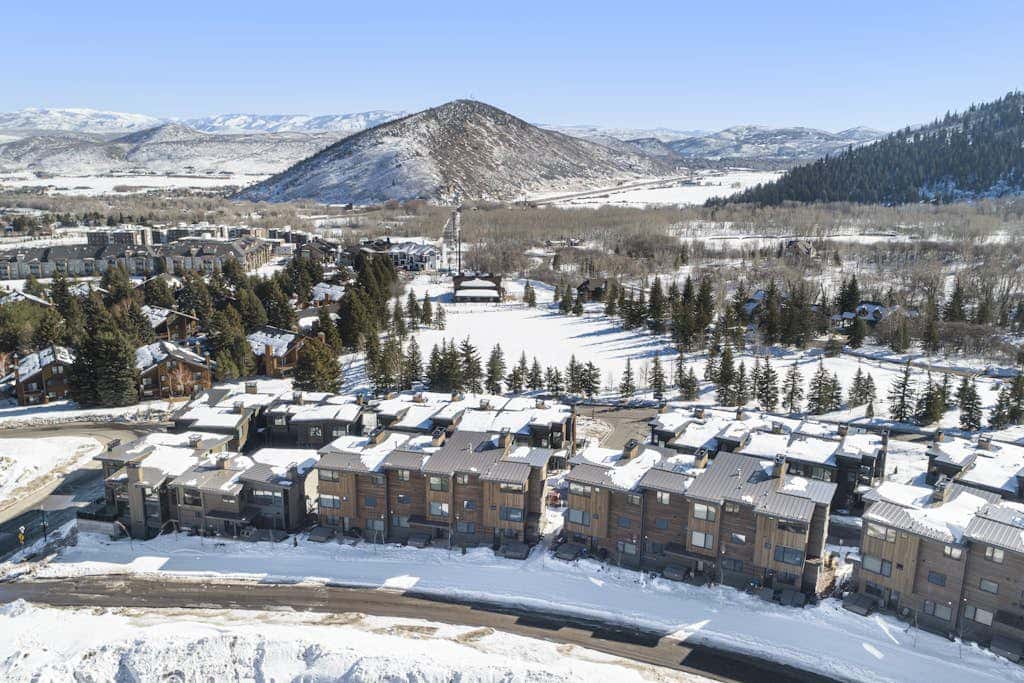 Updated home with a private hot tub, fireplace, & mountain views - dog friendly