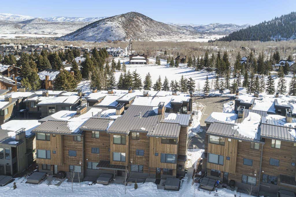 Updated home with a private hot tub, fireplace, & mountain views - dog friendly