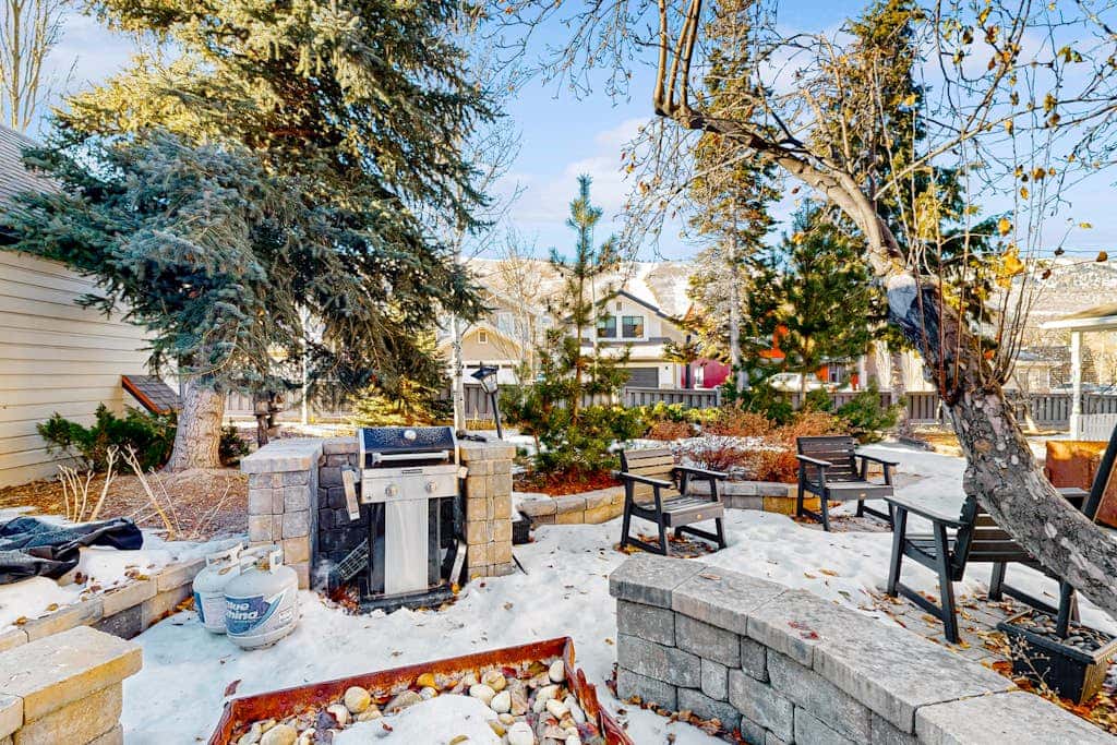 Centrally located studio with shared hot tub - walk to lifts & Main Street