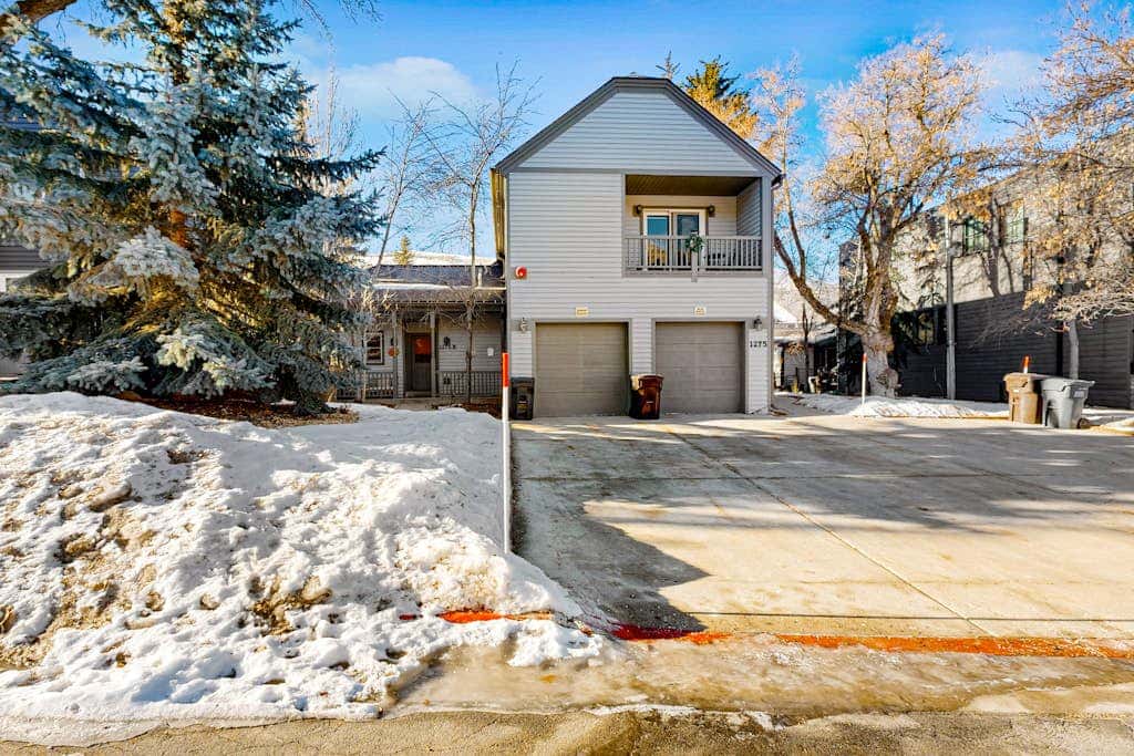Centrally located studio with shared hot tub - walk to lifts & Main Street