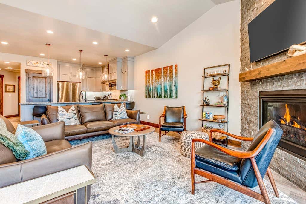 Stunning dog-friendly mountain condo with hot tub, gas grill, & AC