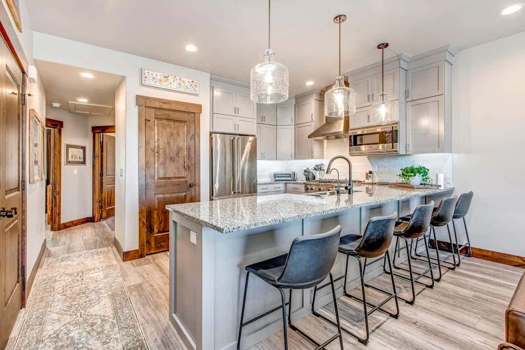 Stunning dog-friendly mountain condo with hot tub, gas grill, & AC