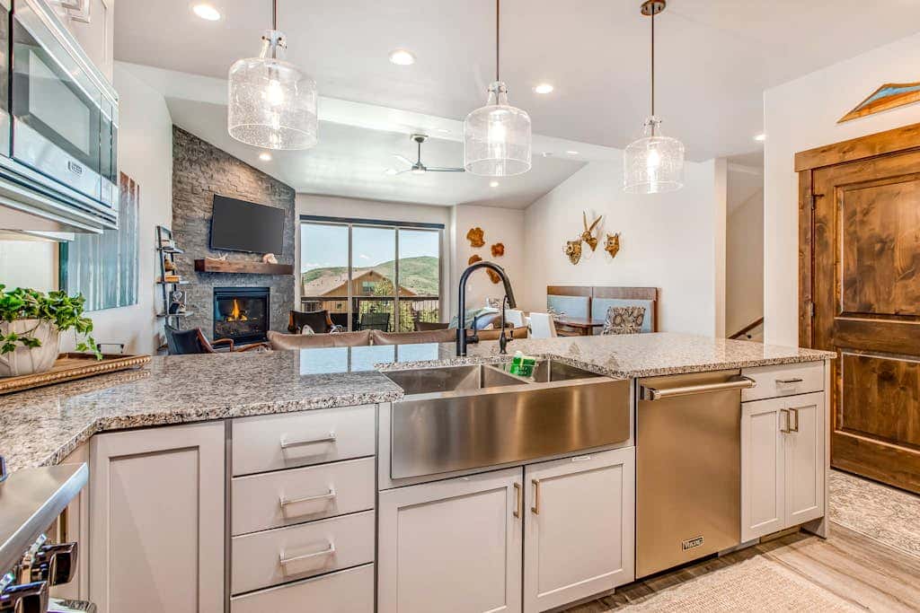 Stunning dog-friendly mountain condo with hot tub, gas grill, & AC