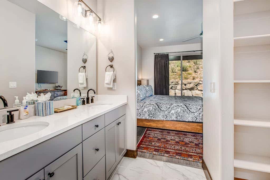 Stunning dog-friendly mountain condo with hot tub, gas grill, & AC