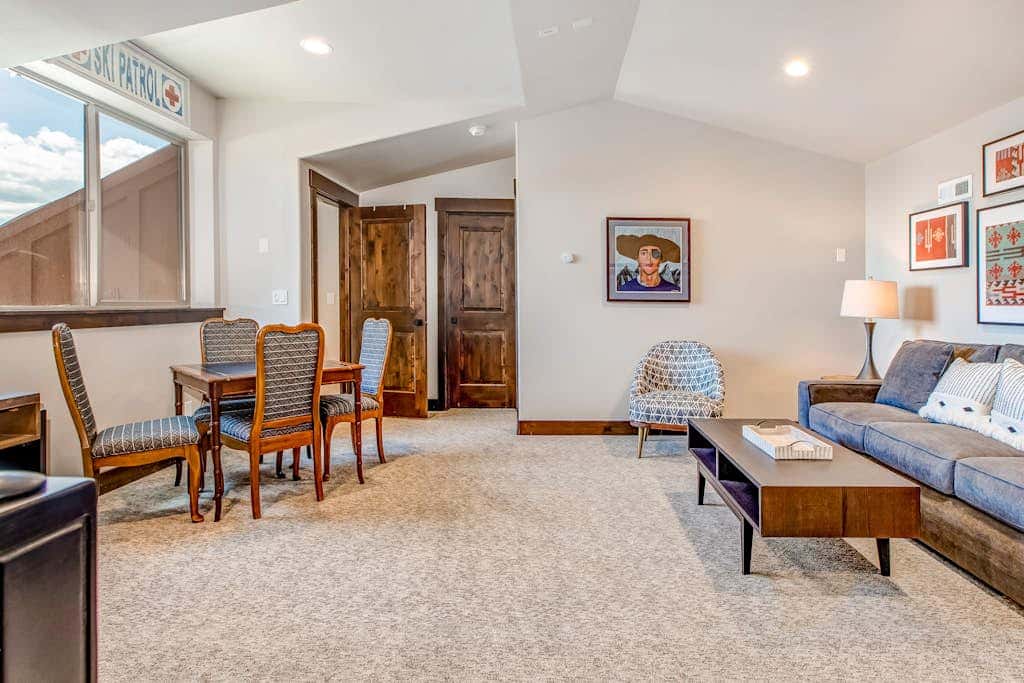 Stunning dog-friendly mountain condo with hot tub, gas grill, & AC