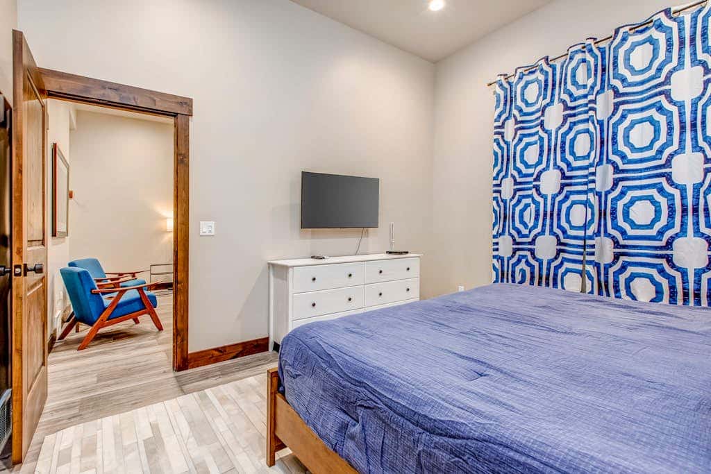 Stunning dog-friendly mountain condo with hot tub, gas grill, & AC