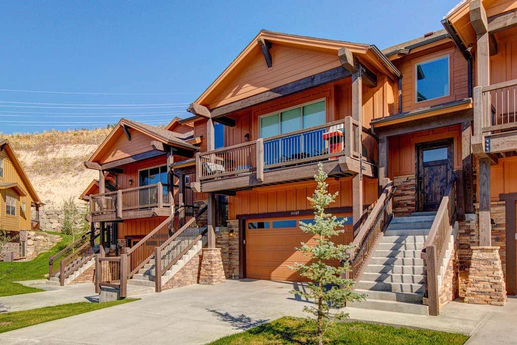 Stunning dog-friendly mountain condo with hot tub, gas grill, & AC